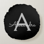 Coussins Ronds Noir Argent moderne Script Girl Monogramme Nom<br><div class="desc">Noir et Argent Simple Script Monogramme Nom Pouf Coussin. La coussin fait le cadeau parfait pour 16 ans,  mariage,  douche nuptiale,  baby shower ou bachelorette pour quelqu'un décorant sa chambre en or rose.</div>
