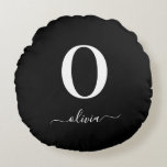 Coussins Ronds Nom de script Monogramme Personnalisé Noir Et Blan<br><div class="desc">Ce monogramme élégant et design élégant de nom de script peut être offert comme cadeau pour un anniversaire,  une faveur de mariage,  une douche nuptiale ou toute occasion. Il peut être customisé avec l'initiale et le nom de la personne.</div>