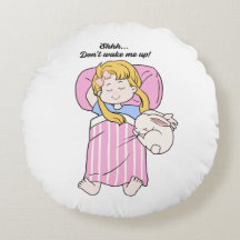 Oreiller jeté de fille mignonne endormie