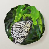 Coussins Ronds Papillon noir et blanc sur Green Custom Name (Dos)