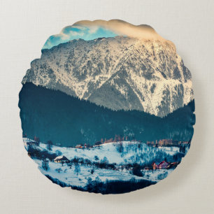 Coussins Ronds Paysage d'hiver dans la montagne des Carpates. Bra
