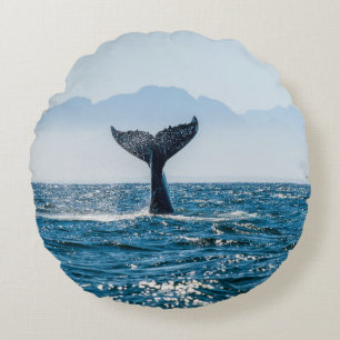 Coussins Ronds Paysage marin de la baleine : Eau Dramatique.