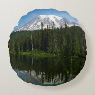 Coussins Ronds Reflet du lac du mont Rainier avec des fleurs sauv