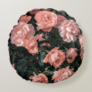 Coussins Ronds Roses rose pastel poussant dans le jardin en li do