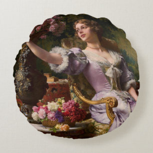 Coussins Ronds Une Dame En Robe Lilas Avec Des Fleurs