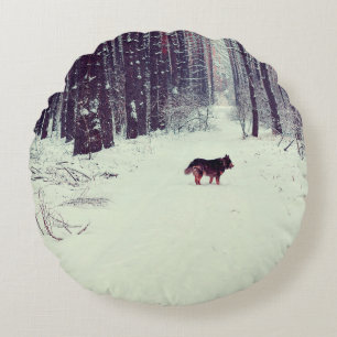 Coussins Ronds Winter snowy pine forest, dog walking in the fores