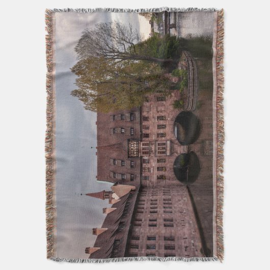 Couverture Bâtiment historique au coucher du soleil à Nurembe (devant Vertical)