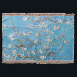 Couverture Bleu Vincent van Gogh Art Peinture<br><div class="desc">Vincent van Gogh (Néerlandais, 1853 - 1890) Almond Blossom, 1890, Huile sur toile Non encadré : 73, 3 cm x 92, 4 cm Vincent van Gogh peint cette vie morte de fleurs d'amandiers contre un ciel bleu pour son neveu nouveau-né qui a été nommé d'après lui. L'amandier est un symbole...</div>