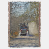 Couverture Camion lourd sur une route de campagne (devant Vertical)