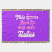 Couverture Cette reine vit selon ses propres règles (Devant)