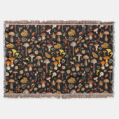 Couverture Champignons sauvages sur le noir (Devant)