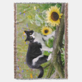 Couverture Chat tuxedo mignon sur une branche d'arbre avec de (devant Vertical)