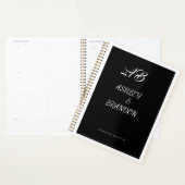 Couverture de planificateur de mariage noir Cahie (Devant avec enveloppe)