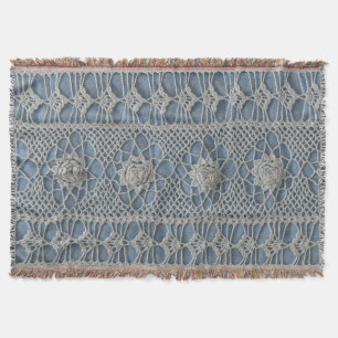 Couverture Dentelle vintage : petites roses blanches.