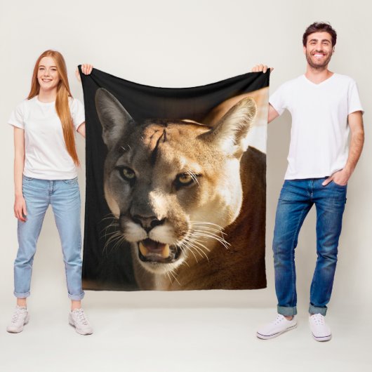 Couverture d'ouatine de faune de visage de puma (En situation)