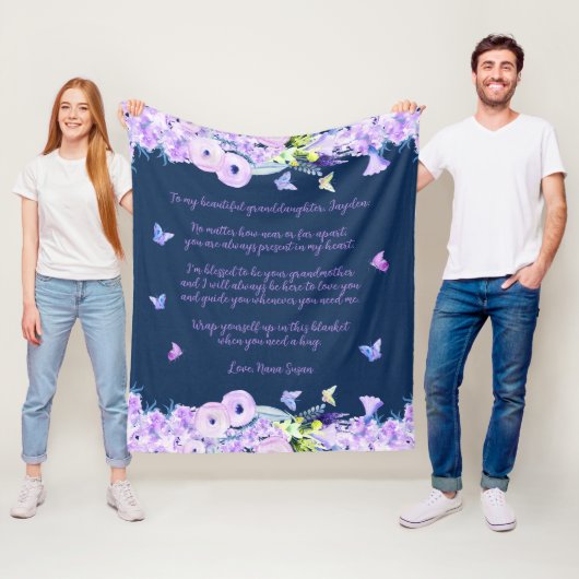 Couverture en polaire pour petite-fille (En situation)