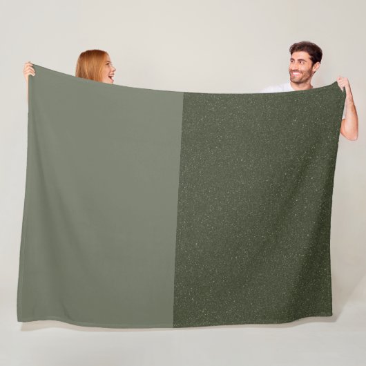 Couverture en polaire texturée Moss Green - Person (En situation)