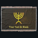 Couverture Flamme de Menorah<br><div class="desc">Un rendu numérique brun et or de la menorah juive à sept branches (hébreu : מְ נ וֹ רָ ‎). Ajoutez votre propre texte. La menorah à sept branches, utilisée dans le sanctuaire portatif mis en place par Moïse dans le désert et plus tard dans le Temple de Jérusalem, est...</div>