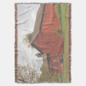 Couverture Grande grange rouge de Western Mass en automne (devant Vertical)