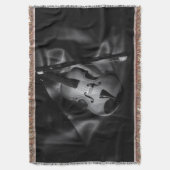 Couverture Image en noir et blanc d'un violon nature morte (devant Vertical)