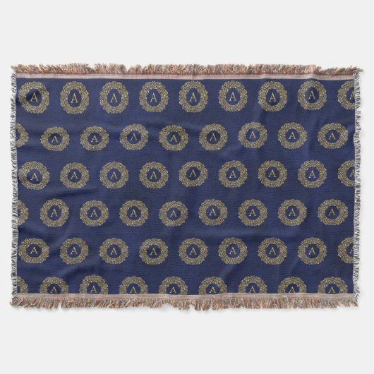 Couverture Initiale Un Motif classique damassé d'or (Devant)