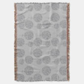 Couverture Joli Monochromatique Gris Motif de boules de Noël (devant Vertical)