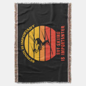 Couverture L'École Est Importante, Mais Le Ski Est Important (devant Vertical)