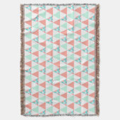 Couverture Les triangles géométriques monnayent le motif rose (devant Vertical)