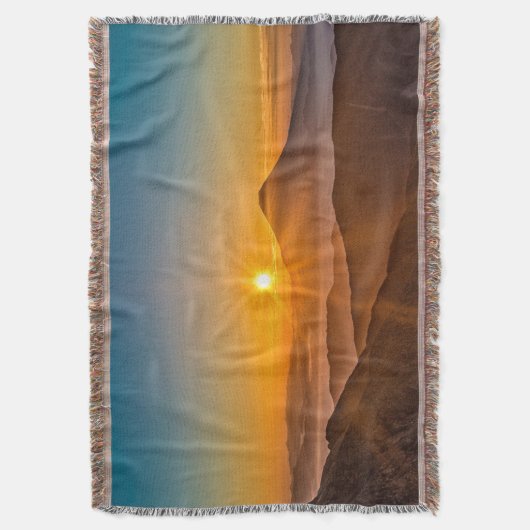 Couverture Lever de soleil entre les collines (devant Vertical)