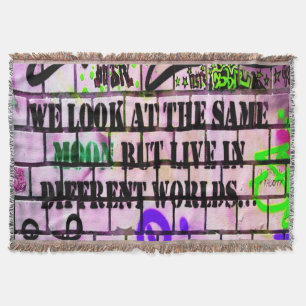 Couverture Même Lune Mondes Différents Graffiti colorés