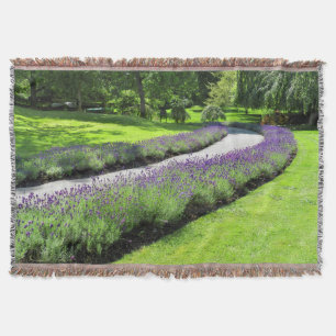 Couverture Merveilleuse promenade de jardin bordée de lavande