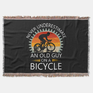 Couverture Ne Sous-Estimez Jamais Un Vieux Type Sur Un Vélo