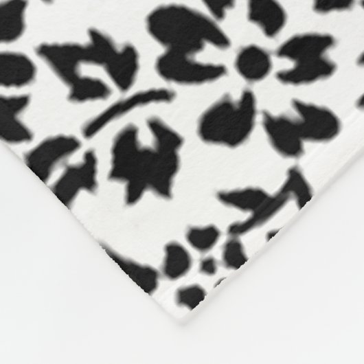 Couverture noire et blanche fleurie. (Coin)