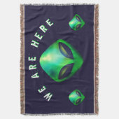 Couverture "Nous sommes ici" Tête d'alien vert (devant Vertical)