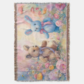 Couverture Ours en peluche et lapin dans un jardin pastel (devant Vertical)