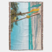Couverture Panneaux de surf sur la plage lancer oreiller (devant Vertical)