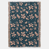 Couverture Pétales de fleurs de pêche sur bleu minuit (devant Vertical)