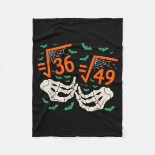 Couverture Polaire 6 7 Halloween Math Racine Carrée 67 Meme Gen Alpha
