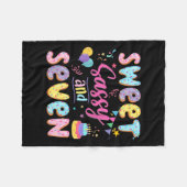Couverture Polaire 7e anniversaire fille douce Sassy et sept Donut 7  (Devant (Horizontal))