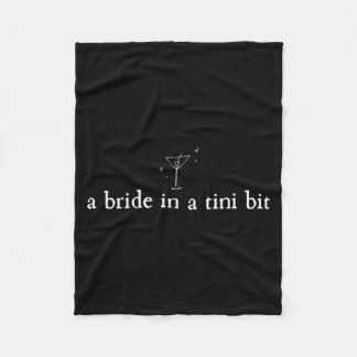 Couverture Polaire A Bride in a Tiny bit Martini Bride Bachelorette