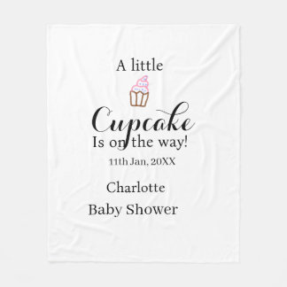 Couverture Polaire A little cupcake is on its way baby shower name da
