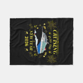 Couverture Polaire Adventure Awaits – Welcome 2026 (Devant (Horizontal))