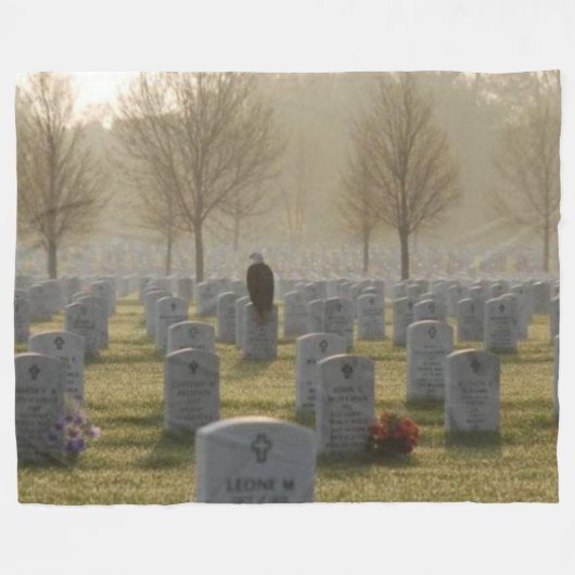 Couverture Polaire AIGLE au CEMETARY MILITAIRE (Devant (Horizontal))