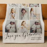 Couverture Polaire Aimez-vous grand-mère 9-Photo<br><div class="desc">Ce dessin de couverture photo collage personnalisé est un hommage sincère parfait pour donner à une grand-mère chère. Doté d'une grille de neuf créneaux photo personnalisés, il présente avec goût des moments familiaux précieux dans une esthétique douce et moderne. Le fond de la couverture est orné d'un élégant script qui...</div>