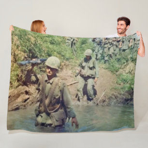 Couverture Polaire ALIMENTER LES LEACHES au VIETNAM