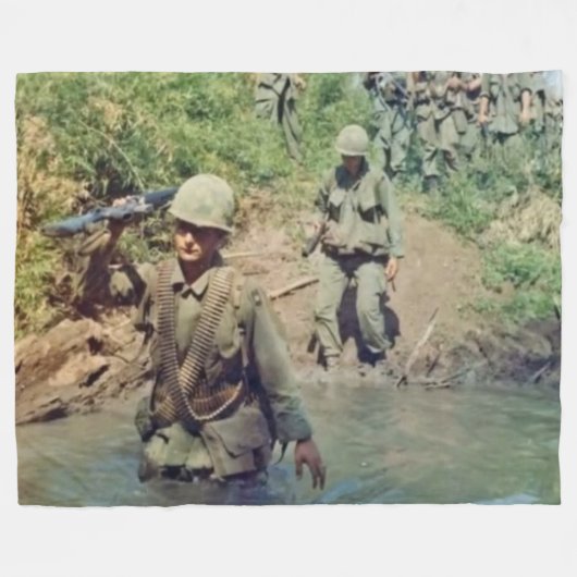 Couverture Polaire ALIMENTER LES LEACHES au VIETNAM (Devant (Horizontal))