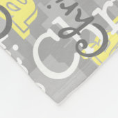 Couverture Polaire Allover de bébé gris jaune Nom Collage Personnalis (Coin)