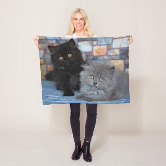 Couverture Polaire Animaux de bébés cutest | Chatons persans sur couv (En situation)