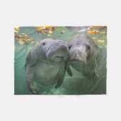Couverture Polaire Animaux de bébés cutest | Deux Manatees (Devant (Horizontal))