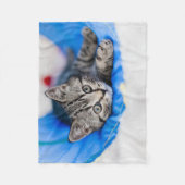 Couverture Polaire Animaux de bébés cutest | Tunnel Tabby Kitten en J (Devant)